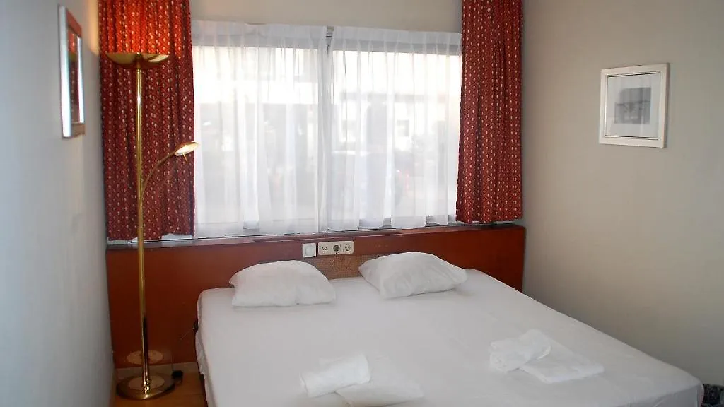 Budget Hostel Bargain Toko