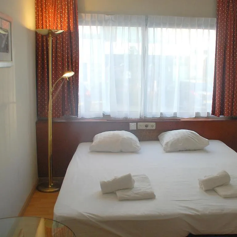 Budget Hostel Bargain Toko