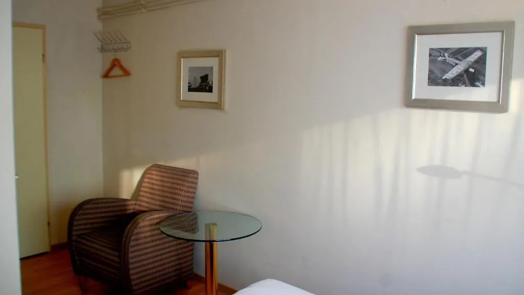 Budget Hostel Bargain Toko